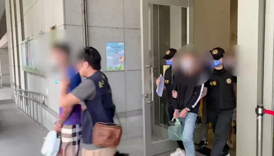 影/火大片！女友被調戲他怒揪20人討回來　還持刀砍殺