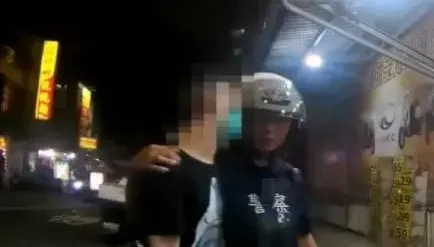 影/歹路母湯行！高雄詐欺通緝犯街頭遭識破活逮　哀喊「我要回家看阿嬤」