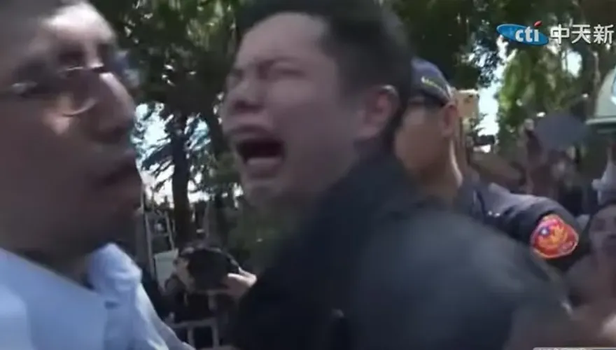 傳北市警組「抬離小組」對付消防員！網酸民進黨實現「今日香港，明日台灣」