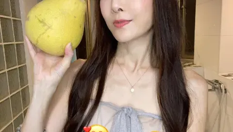 太「柚」人啦！美魔女中秋「光光入鏡」兩點疑走光　網鼻血狂噴嗨爆