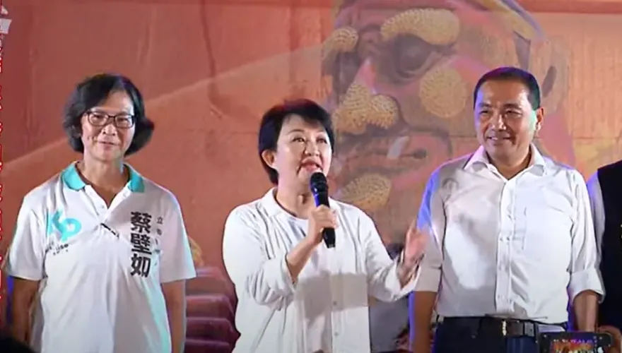 影/燕子漢子合體加她！侯友宜、盧秀燕、蔡壁如同台　受熱情簇擁150公尺走10分鐘