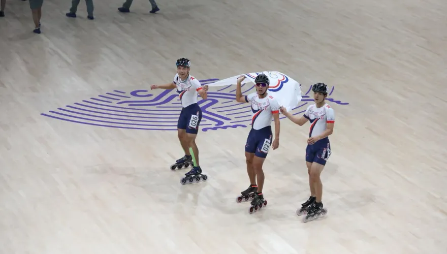 杭州亞運／險勝0.01秒！男子接力「壓線一腳」擊敗韓國　滑輪溜冰半小時進帳雙金
