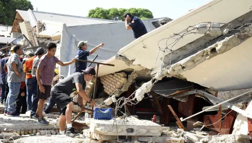 影/墨西哥北部教堂彌撒中屋頂轟然坍塌至少3死　約30人受困瓦礫下
