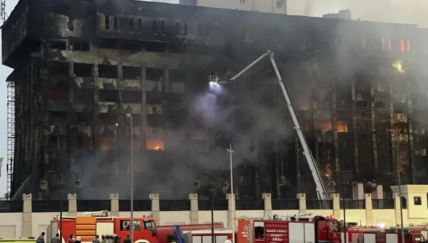 影/埃及警察總部冒大火38傷　火舌吞沒整棟建築燒成廢墟