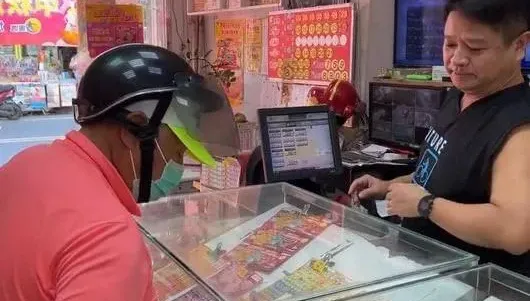 影/嘉義老翁中6.8億捐錢秒搬家　在地鄉民證實「中低收入戶領2千紅包」
