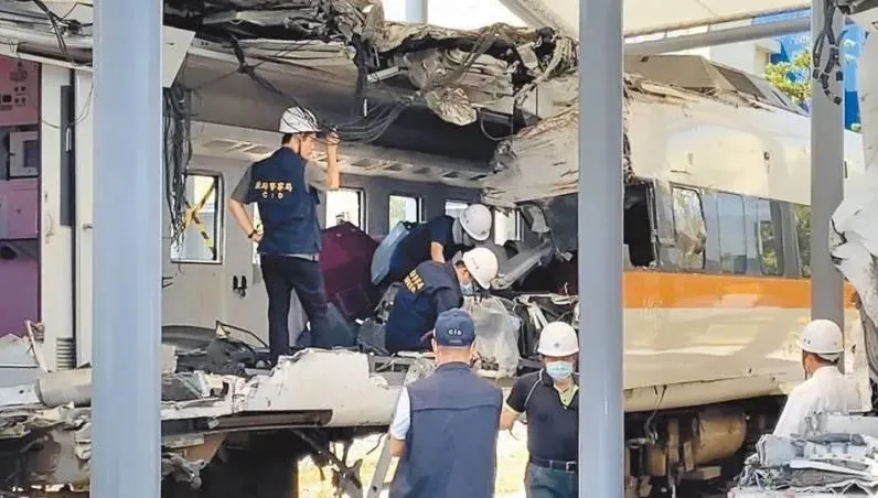 清水隧道太魯閣號撞工程車49死！台鐵局3高層違失懲戒　判決出爐