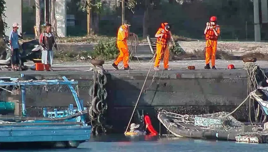 小犬颱風/民眾箔子寮漁港散步遭強風吹落海　海巡急衝現場成功救援