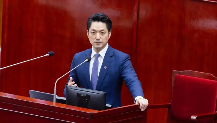 薛瑞元遭打爆臉！護高端酸增購疫苗「浪費公帑？」　北市府：坐領公帑無視民意