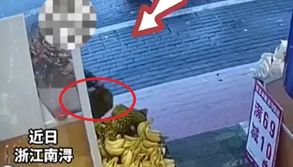 影/順手偷榴槤嫌難吃！大媽竟回店裡「要求退錢」　厚臉皮行徑網友傻眼