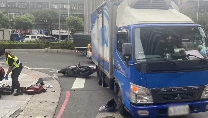 快訊/新莊女騎士捲入貨車底　無生命跡象送醫搶救