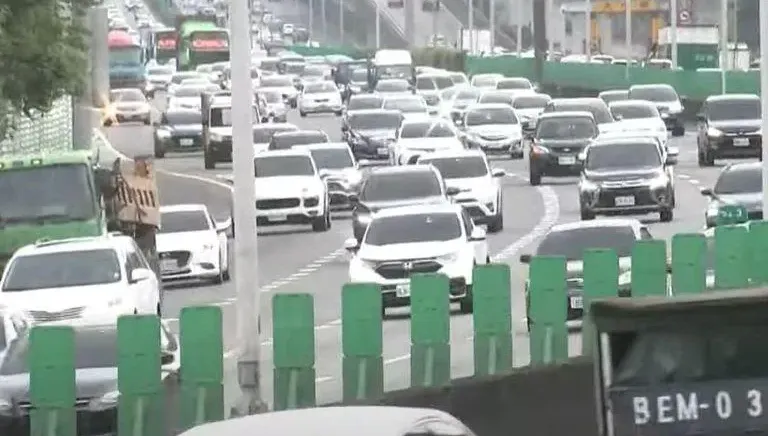 清明連假收假！國道返家出遊車潮將湧現　「12塞車地雷段」快閃開