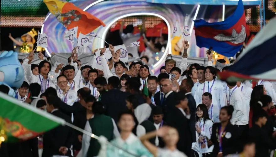 杭州亞運/火炬交給日本！閉幕式營造嘉年華氛圍　中華隊第19金谷筱霜掌旗