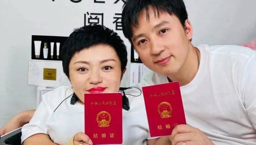 罕見病女富豪再婚26歲小鮮肉　新郎爽領1.34億嫁妝