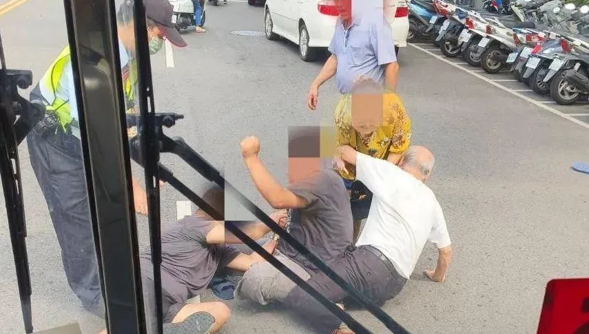影/行車糾紛變死劫！7旬翁排解突遭痛扁「3天後猝死」　男重傷害致死罪送辦