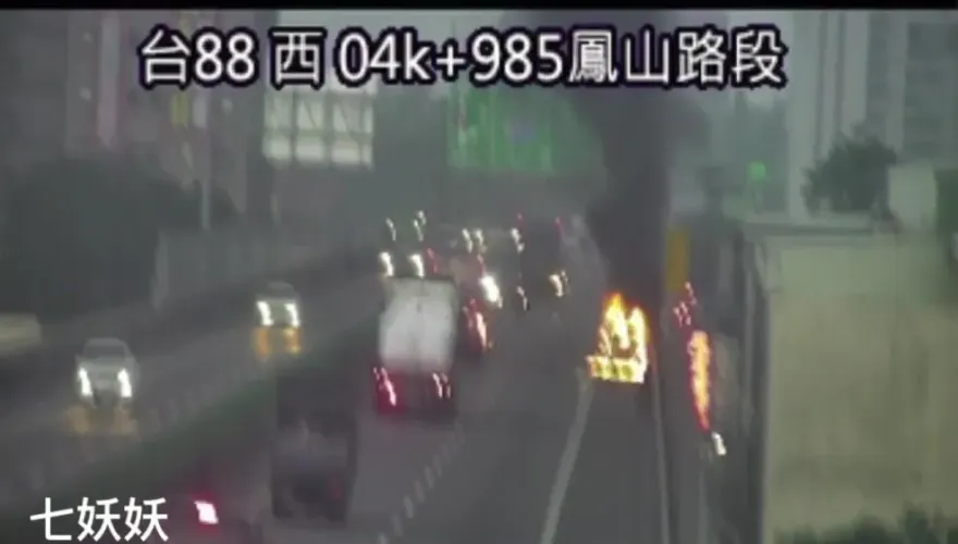 影/台88線火燒車！引擎冒煙瞬爆火球　駕駛驚險逃生影像曝
