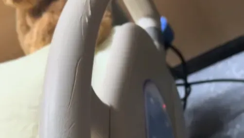 媽媽好偉大！產婦拍下病床扶手上數條抓痕　10秒影片引發20萬網友共鳴