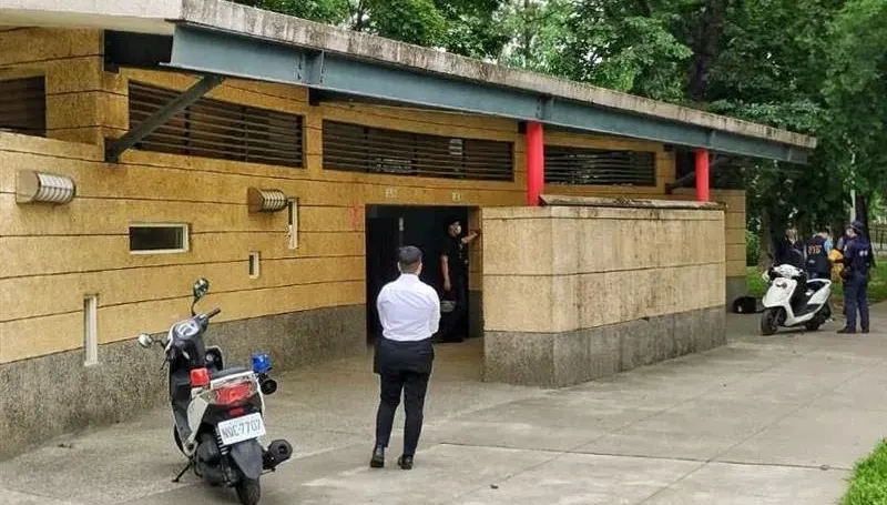 快訊/鳳山大東公園男廁反鎖　破門驚見67歲街友明顯死亡