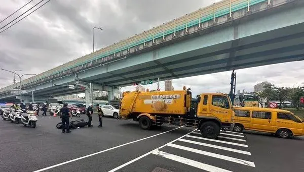 快訊/板橋垃圾車碰撞同向機車！男騎士遭輾重傷身亡