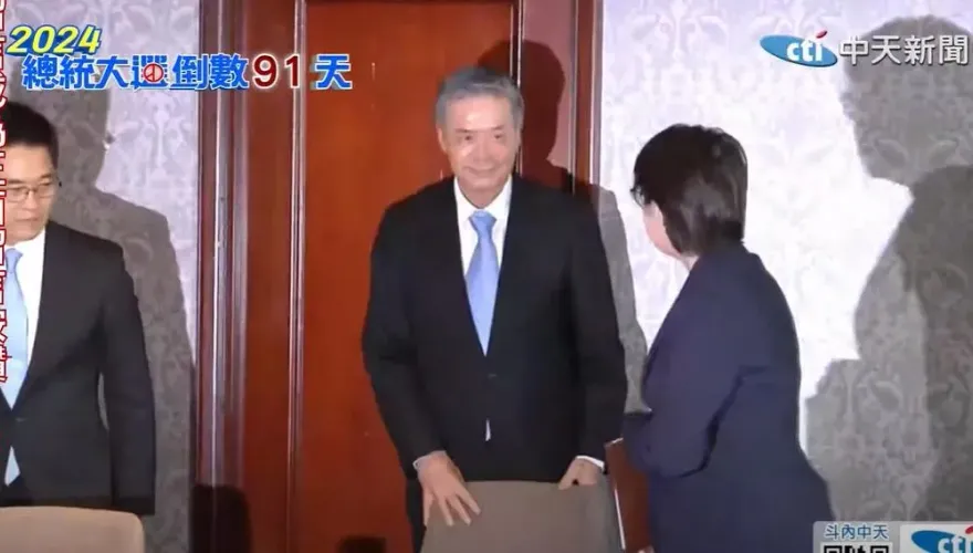 藍白合/「黃金會」金溥聰禮讓細節多到可怕！對黃珊珊態度全都露