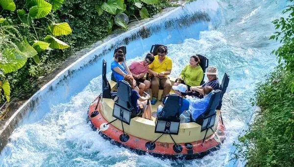 玩水最後衝一波！水樂園推4天限定「門票買1送1」　生日當天免費入園暢玩