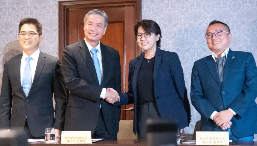 藍白合/「全國初選」對決「比民調」！金溥聰、黃珊珊笑容下的角力藏不住
