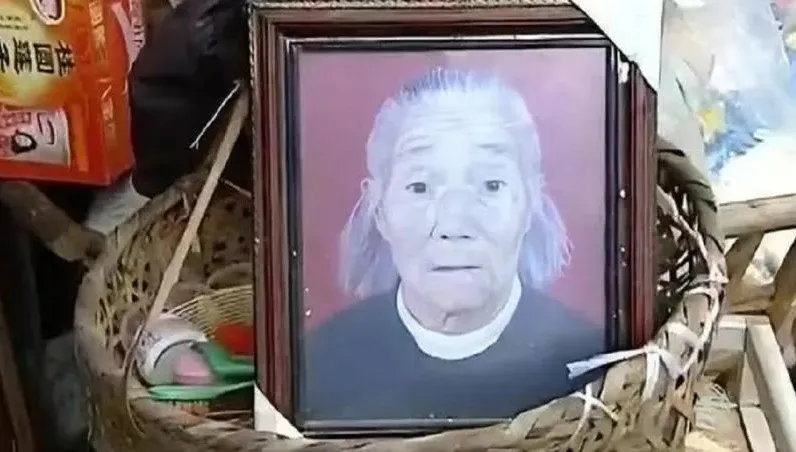 3不孝子拿到遺產！圍觀等8旬老婦斷氣　媳婦咒罵：早該死了