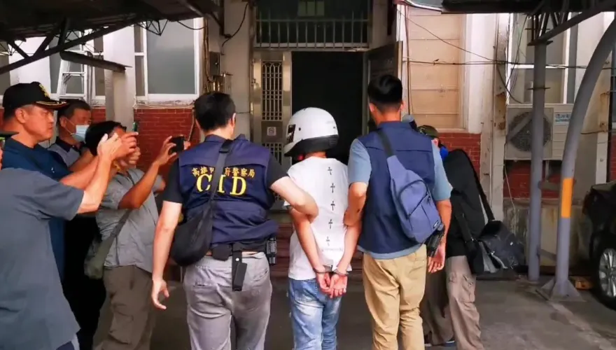 影/高雄蚵仔寮槍擊案主嫌逃8小時落網！狡猾推稱不知誰開槍　疑詐團分贓內鬨爆駁火