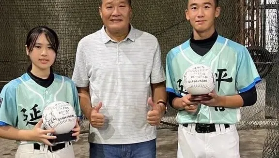 延平「女力」K掉穀保打者獲獎勵！　受邀參觀訓練基地…全隊一人一顆簽名球
