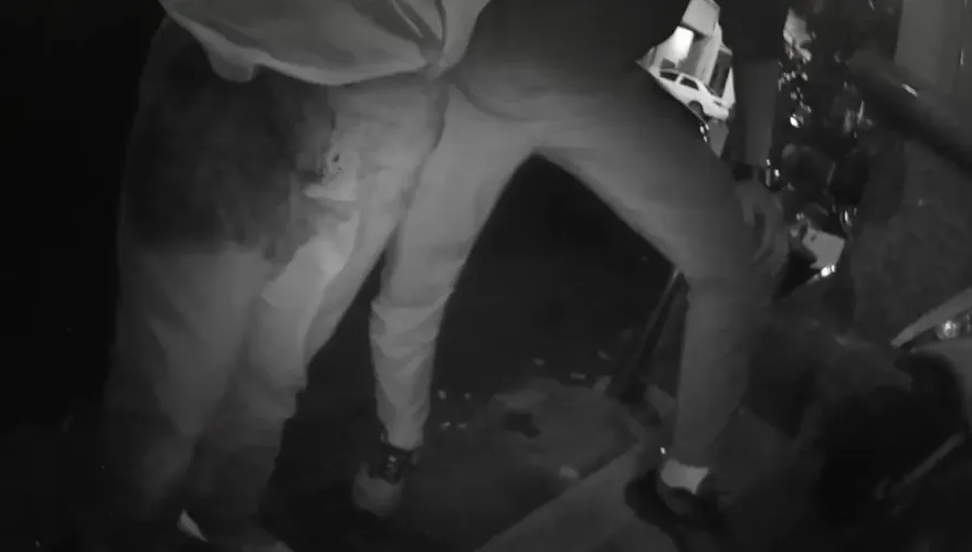 影/嚇到尿褲子！高雄18歲車手面交想騙20萬　警突現身嚇壞他