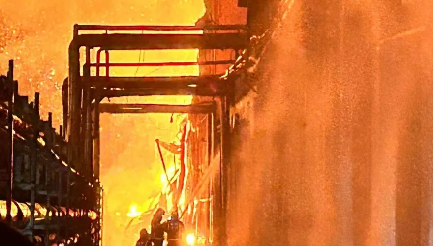 影/6萬公升儲油槽守住了！桃園錦美紙業百勇消拼死救火　11小時終撲滅