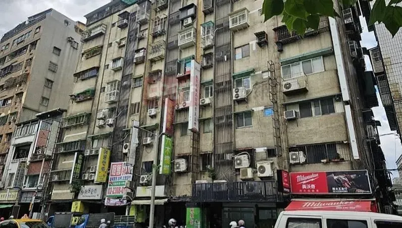 鑽石大樓被抄...業者被捕怒供警白嫖　怨不厚道：「說好不抄的」