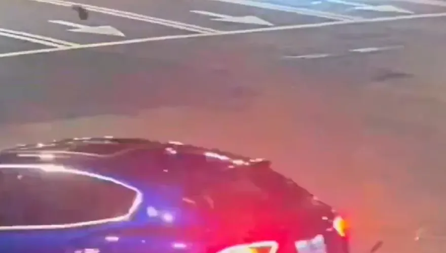 堤頂大道死亡車禍！女三寶開瑪莎拉蒂違規轉撞機車…男大生送醫後氣絕