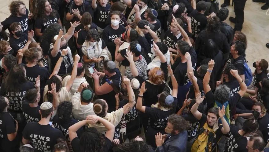 影/美國國會山莊再遭佔！數百名示威者要求以色列停止攻打加薩