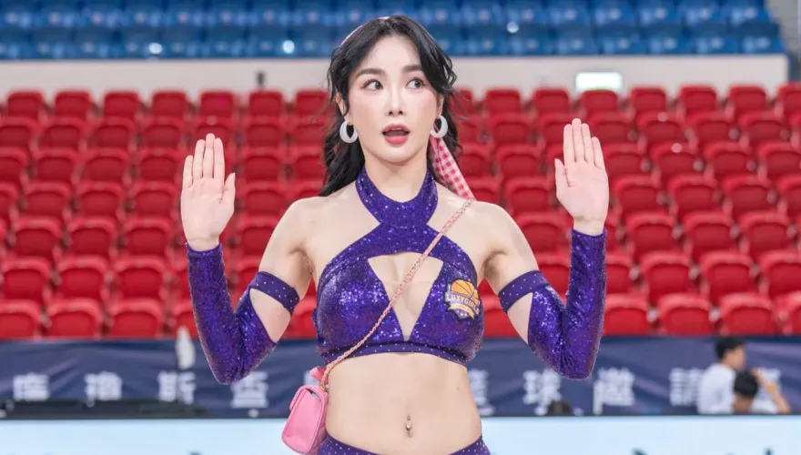 LuxyGirls被酸「穿得像牛肉場」！隊長舒子晨飆髒話回擊了
