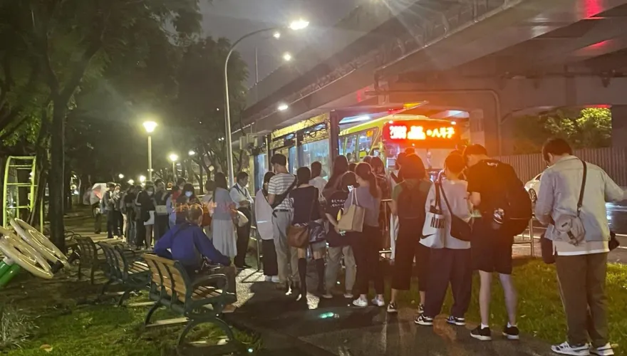 台塑5000人大軍進駐內湖！　下班「擠不上公車」慘況曝