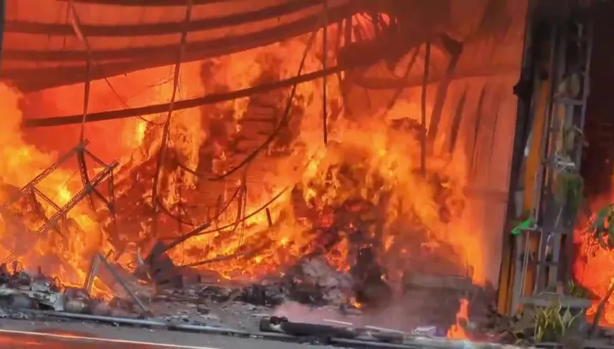 快訊/高雄美濃金香店大火　煙龍竄天傳爆炸聲消防灌救中