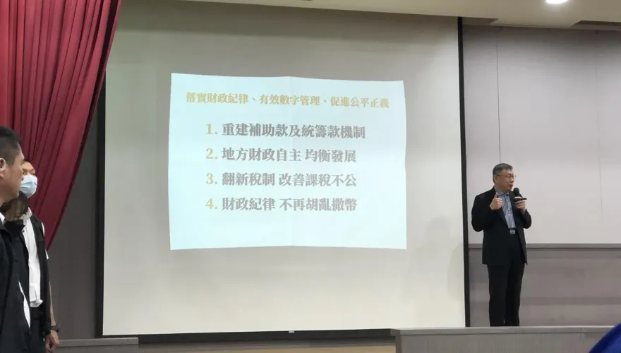 影/柯文哲公布財政紀律政見！狠酸蔡英文特別差「不知道是笨還是壞」