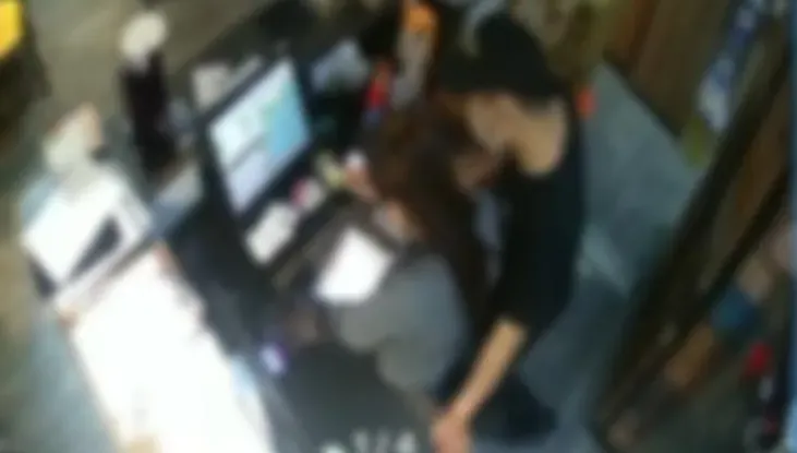 影/「給X嗎？」女控餐廳同事貼身性騷　被告辯「嬉鬧曖昧」竟獲不起訴