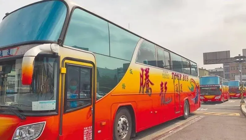 遊覽車「行李室」離奇猝死！台中醉男相驗結果「心血管疾病發作」