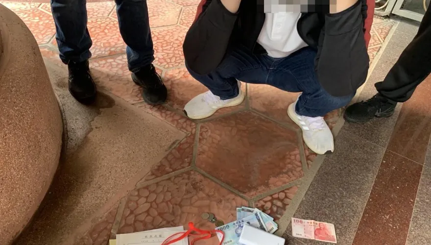影/詐騙集團假投資「要他付300萬」！18歲車手取款遭警民合力逮獲