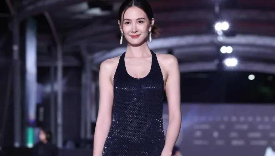 金鐘獎/力拚紅毯第一美！安心亞修身黑長裙閃爆紅毯　大露美背、事業線
