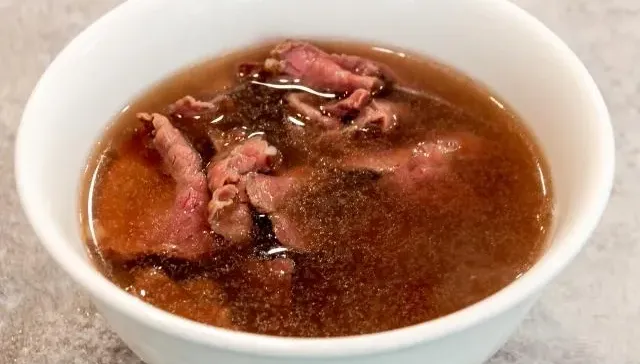 他天天喝「牛肉湯」當早餐　就醫一照驚見2.5公分息肉慘罹「早期大腸癌」！