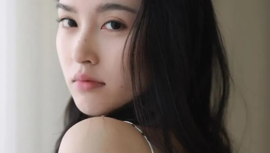 泰國最美變性人Poyd與新婚老公周遊列國　貼素顏依偎合照女人味越見濃烈