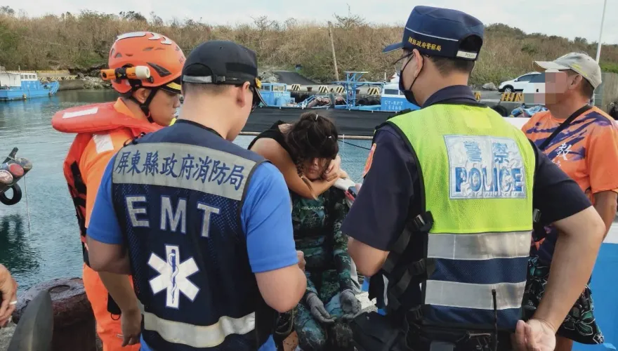 鵝鑾鼻女潛水客受困礁岩　海巡入夜前尋獲失聯女