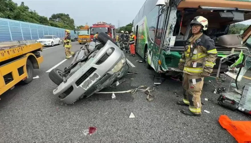 國3遊覽車車禍4死22傷！公路局開罰業者9萬元、吊扣牌照3個月