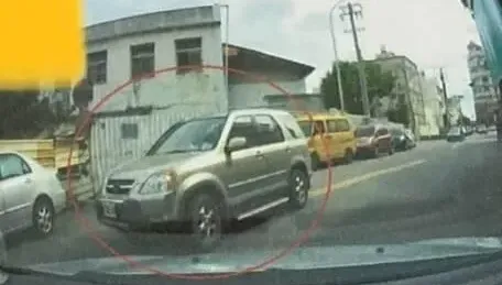 閃違停跨越雙黃線結果挨罰能不能撤紅單？他悶爆po網警方後續這樣處置