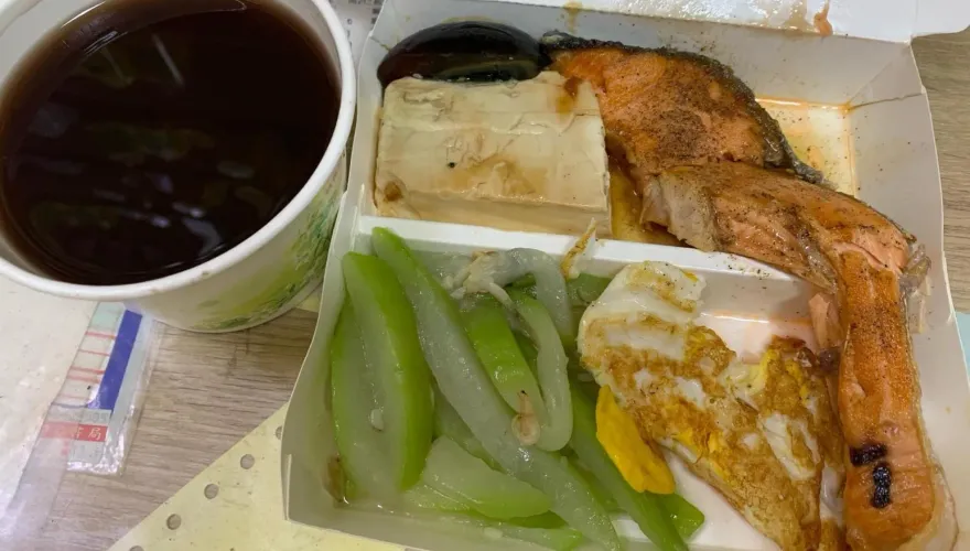 自助餐夾4菜1湯220元！她PO照喊「好貴」　被譏吃米不知米價