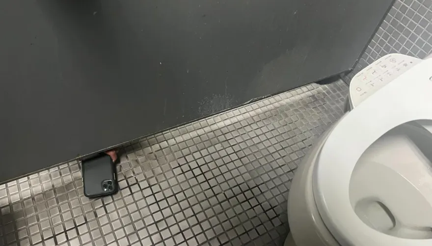 科技始終來自於劣根性？竹科工程師想抒壓竟拿手機拍女同事上廁所　累積3人受害