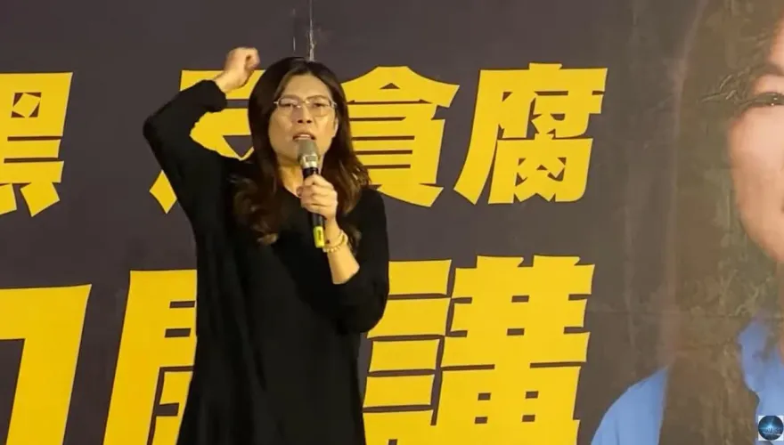 馬文君選區自辦廟口開講　鄭麗文現身力挺：她唯一的錯就是太認真