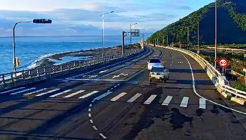 影/奪面瞬間畫面曝！台東金崙大橋特斯拉越線　吉普車閃不及駕駛遭撞死